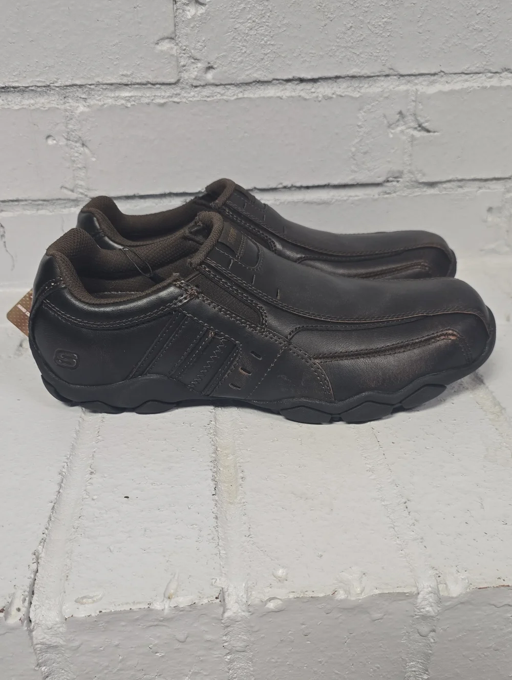 Skechers Men's Diameter Nerves Slip-On Leather Loafers.  Size 7. New.